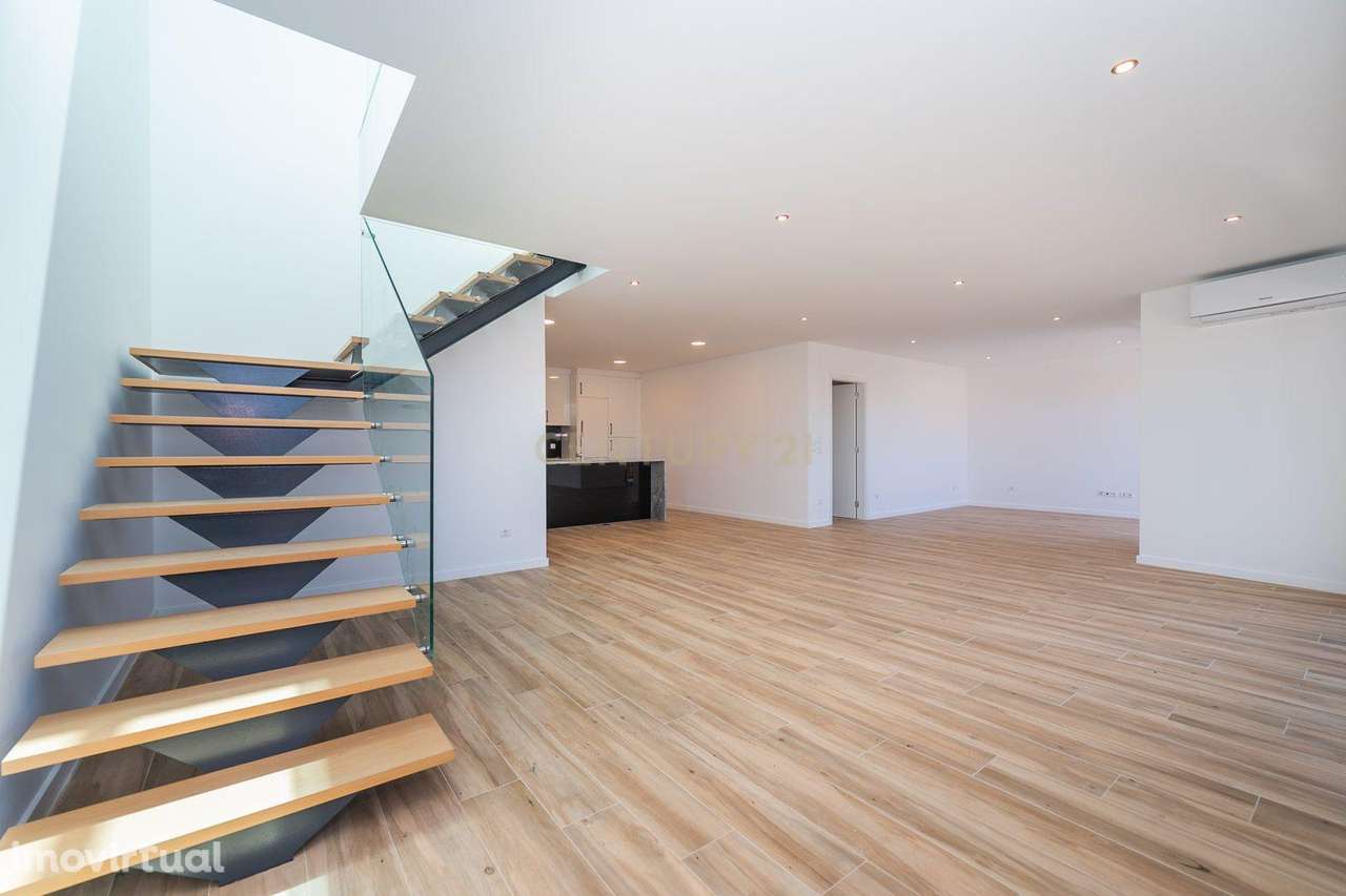 Sintra - Bolembre , moradia T4 nova, construção moderna e linhas conte - Grande imagem: 4/46