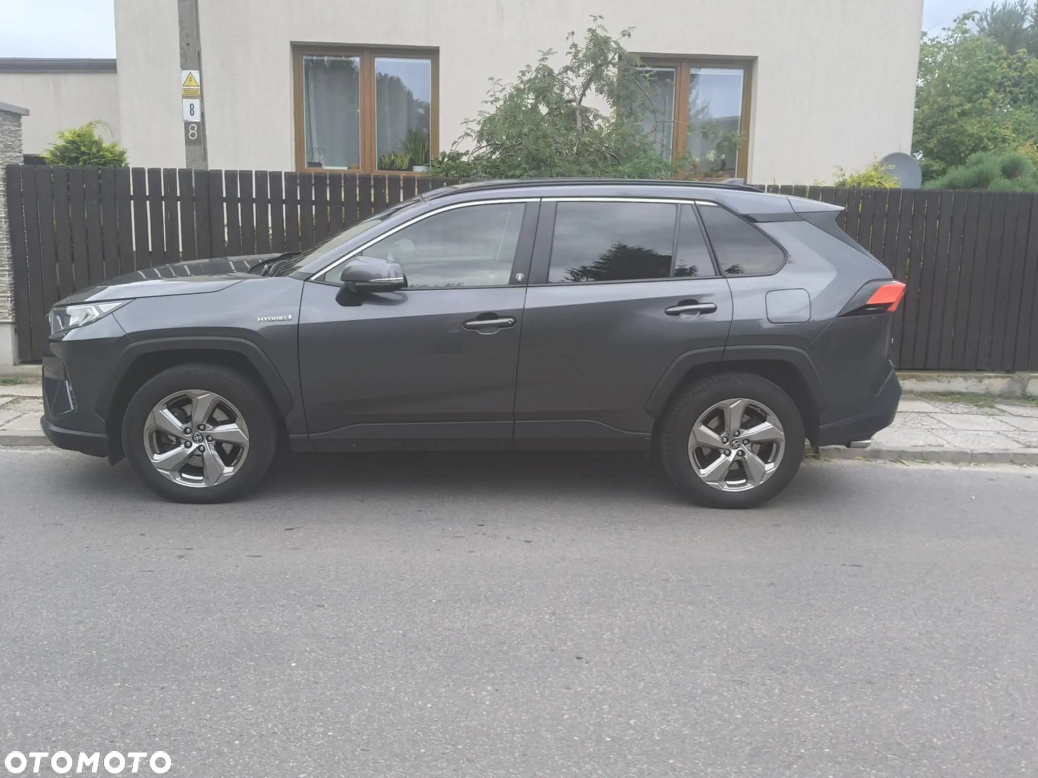 Toyota RAV4 - 1