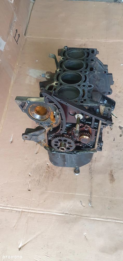 Silnik blok silnika słupek dół Toyota Yaris 1.0 VVTI 1SZ - 3