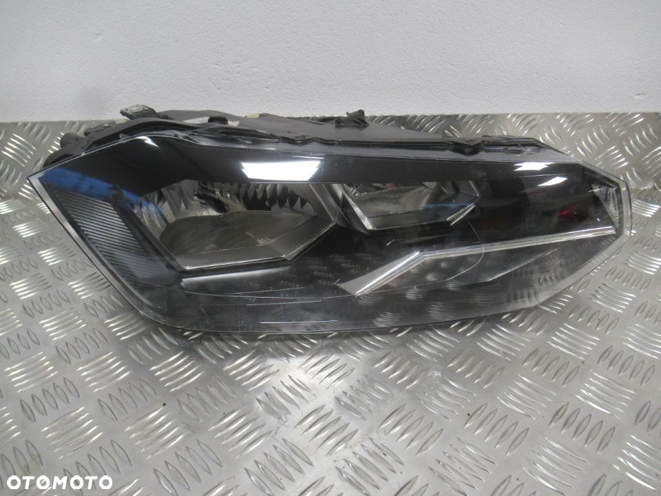 LAMPA PRZEDNIA PRZÓD PRAWA VW POLO 6 VI 2017-2021 rok