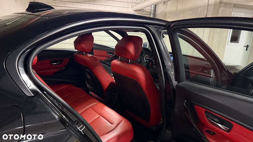 BMW Seria 3 328i xDrive Sport-Aut Sport Line - 31