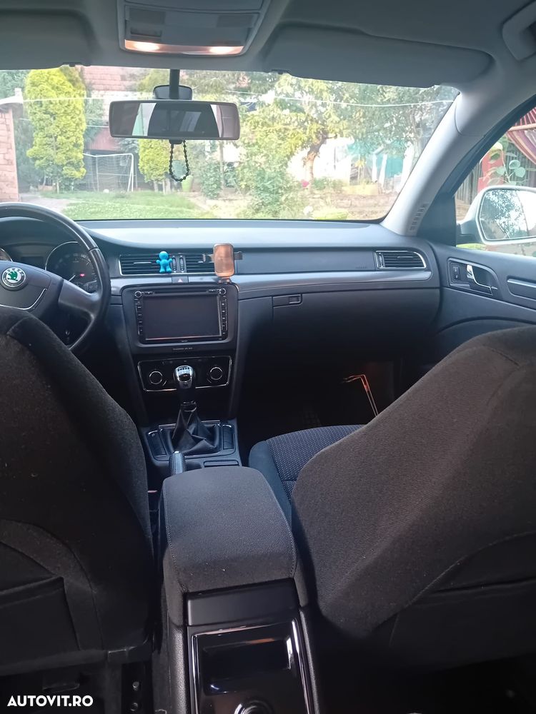 SKODA Superb 2012 — imagine 4