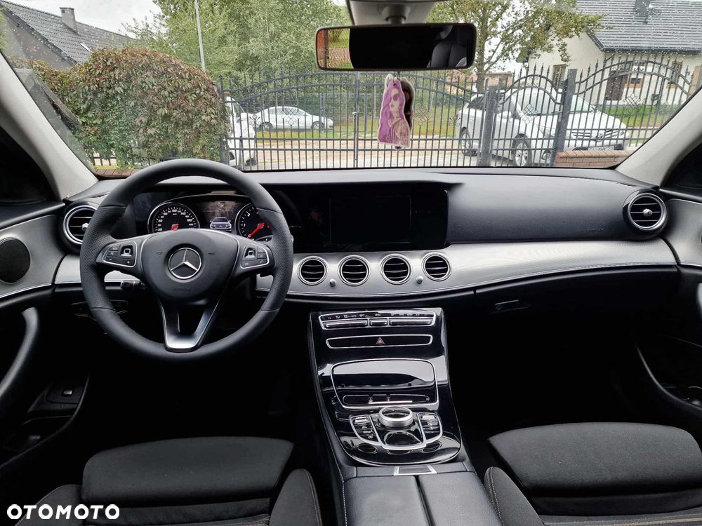 Mercedes-Benz Klasa E 220 d 9G-TRONIC - 11