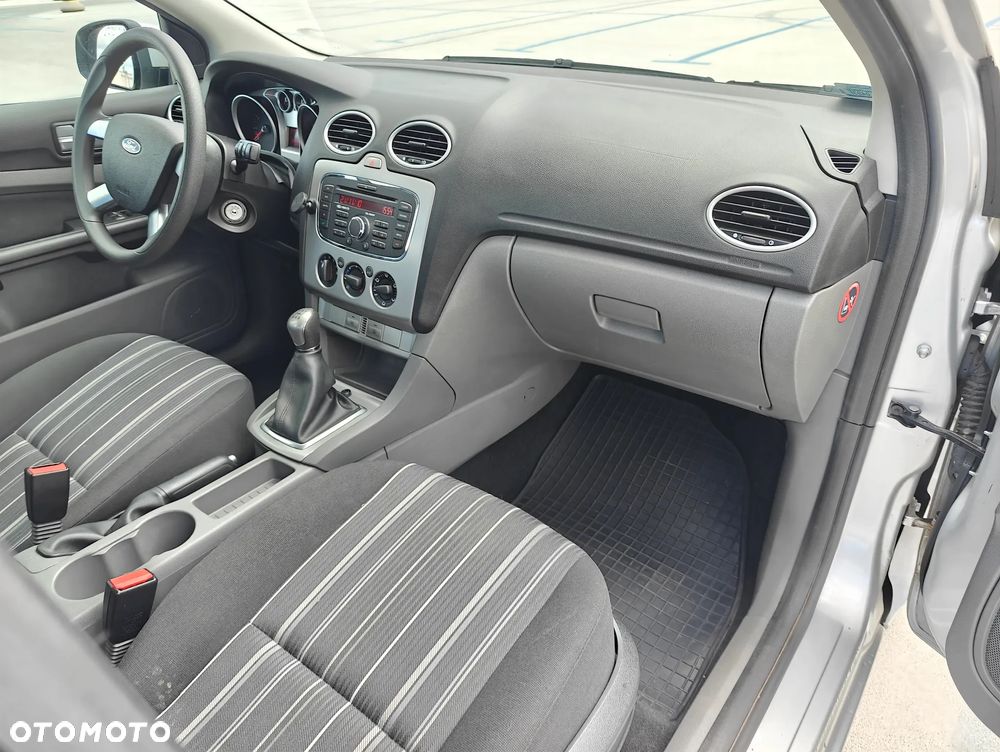 Ford Focus 1.6 Trend - 18