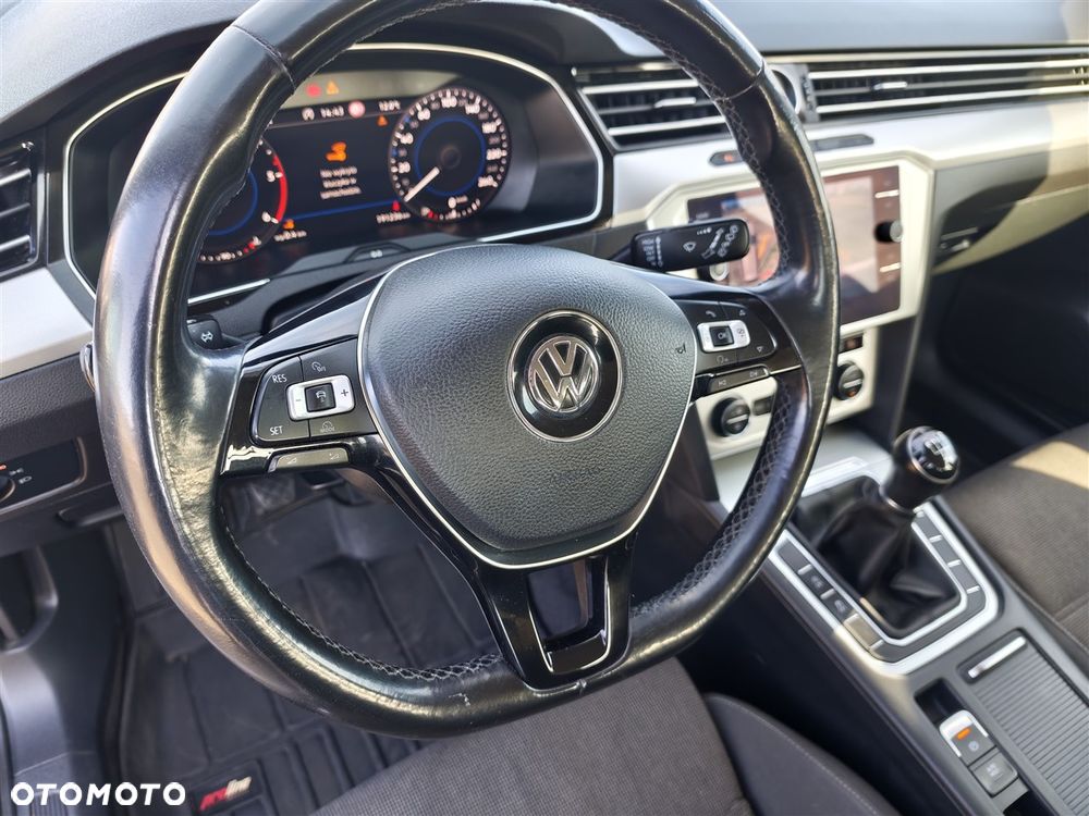 Volkswagen Passat - 29