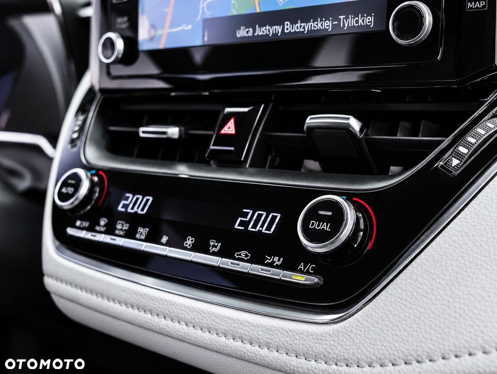 Toyota Corolla 2.0 Hybrid Executive - 22