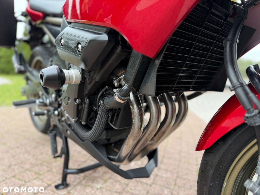 Yamaha XJ - 6