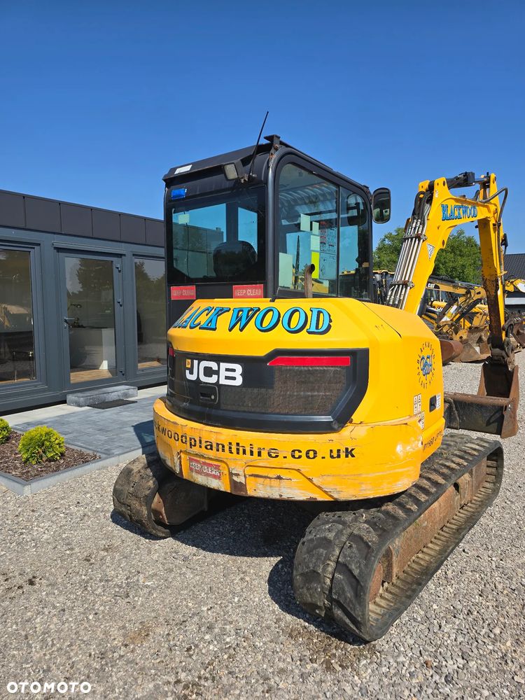 JCB - 8