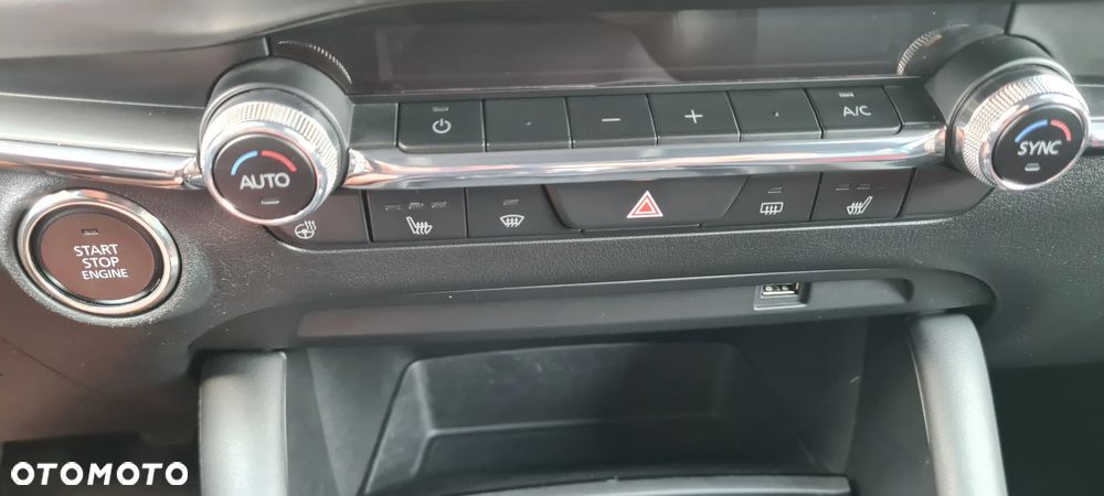 Mazda 3 e-SKYACTIV-G 122 M HYBRID HOMURA - 27