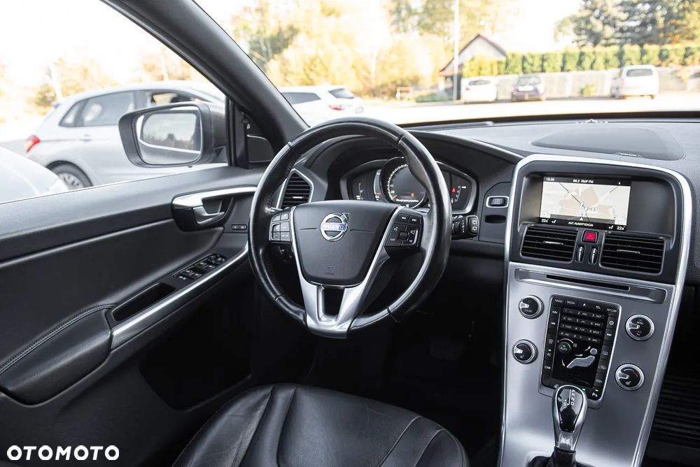 Volvo XC 60 D4 AWD Geartronic Momentum - 29