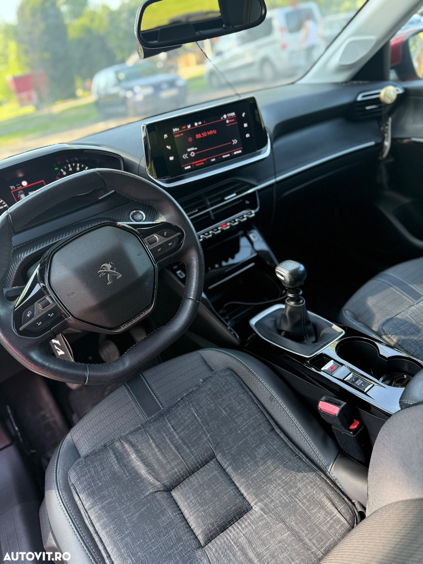Peugeot 208 1.2 L PureTech STT Allure Pack - 5