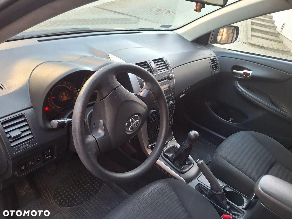 Toyota Corolla 1.6 VVT-i Dynamic - 17