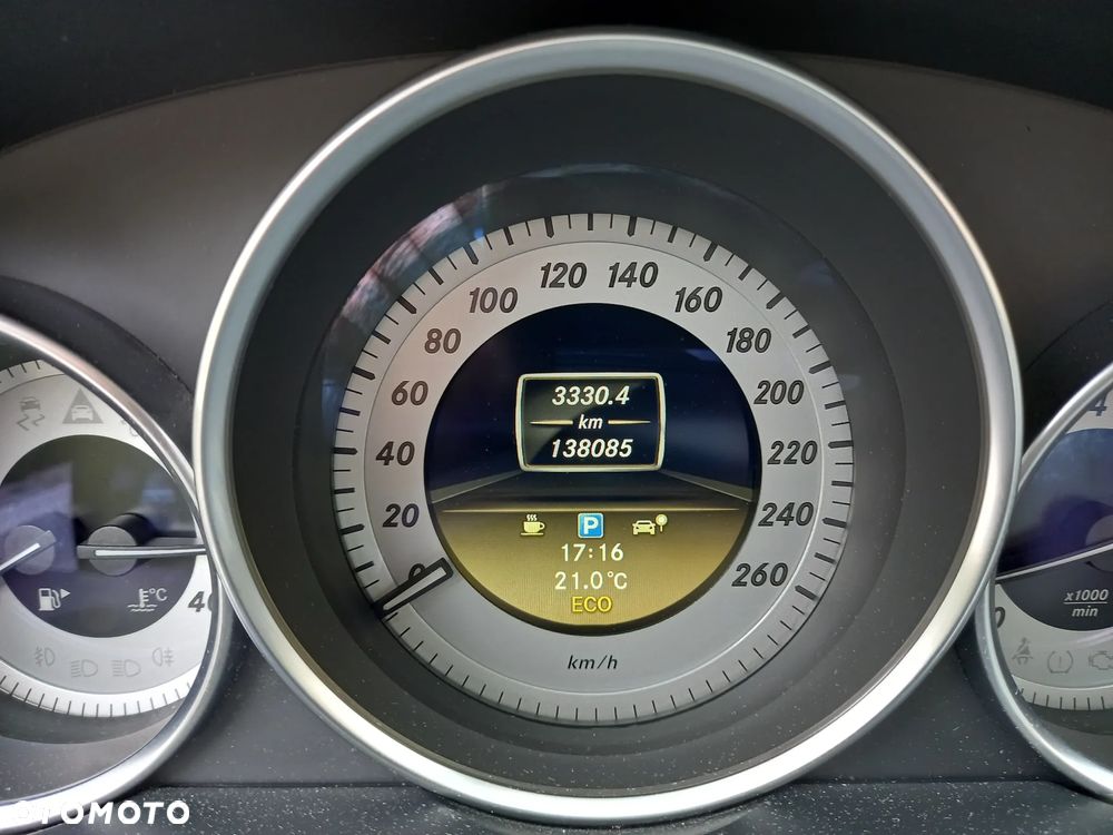 Mercedes-Benz Klasa C 200 CGI BlueEFFICIENCY Avantgarde - 29