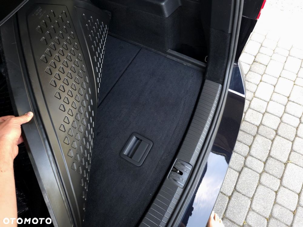 Volkswagen Touran 2.0 TDI BMT Highline DSG - 35