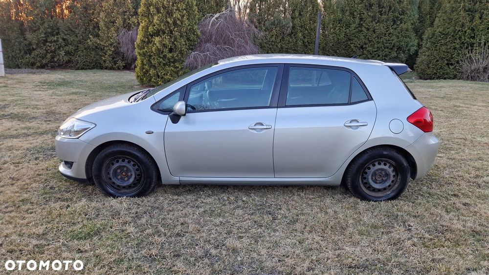 Toyota Auris 1.6 Sol - 2