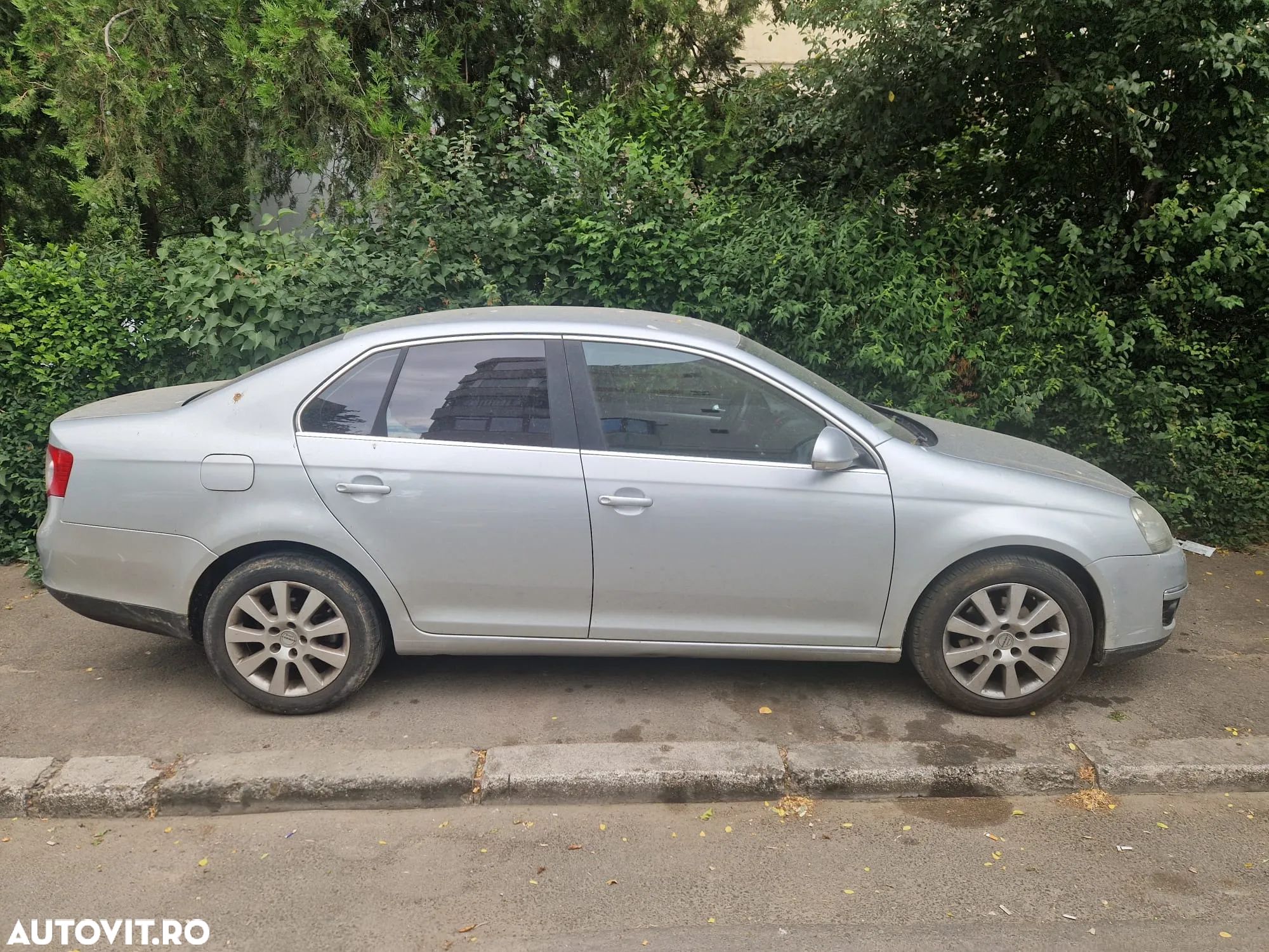 Volkswagen Jetta 1.9 TDI Comfortline - 1