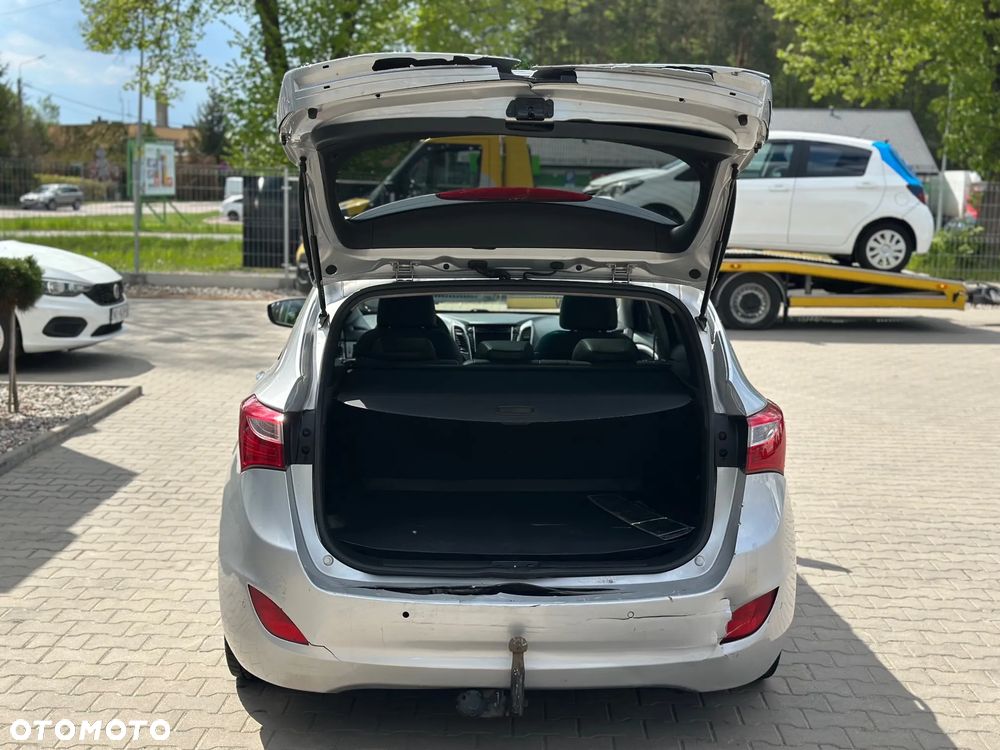 Hyundai i30 blue 1.6 CRDi Trend - 8