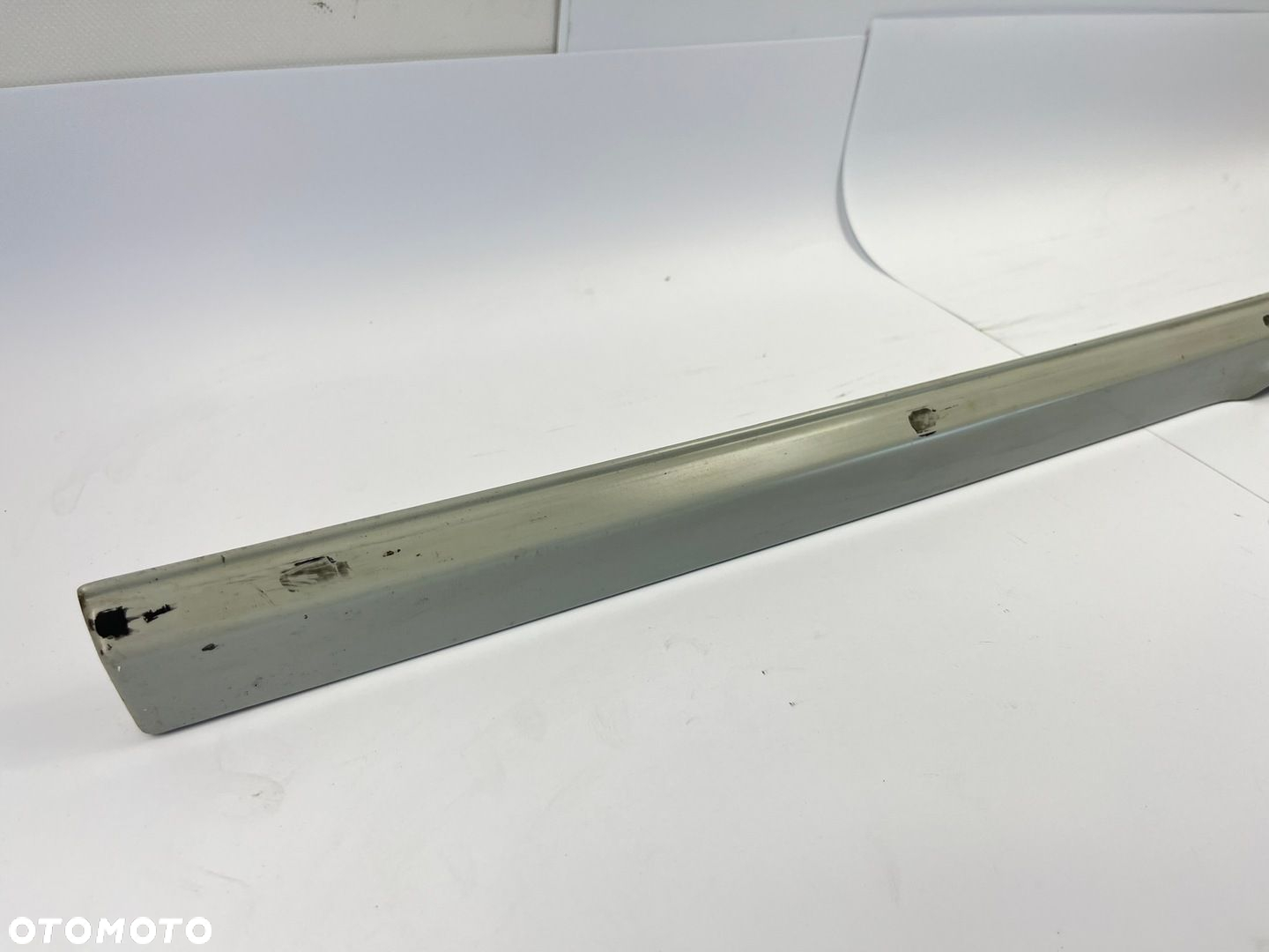 LISTWA DOLNA KLAPY POKRYWY BAGAŻNIKA MERCEDES W124 KOMBI 1247430393 85-89R - 7