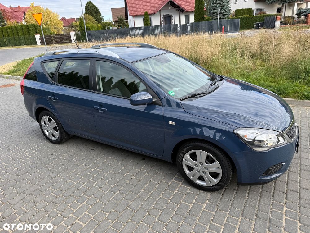 Kia Ceed 2010 photo 5