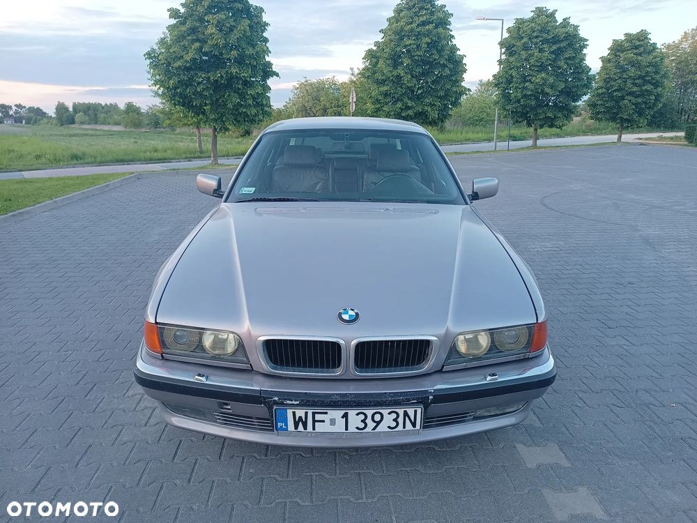 BMW Seria 7 740i V8 - 17