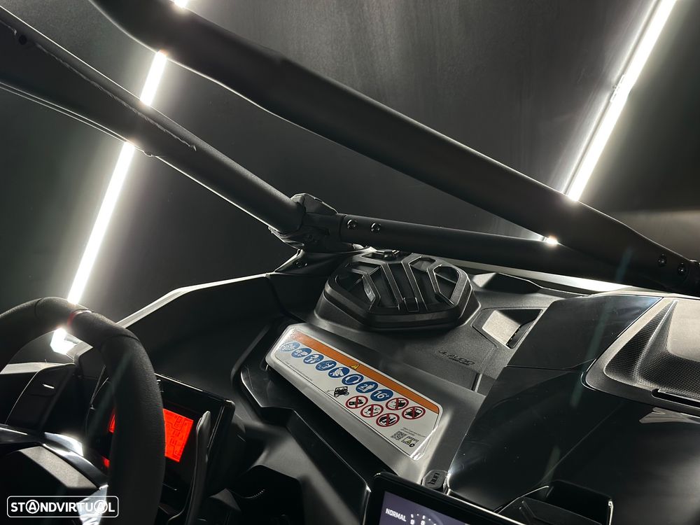Can-Am Maverick R Can Am Maverick R XRC DCT SAS - 13