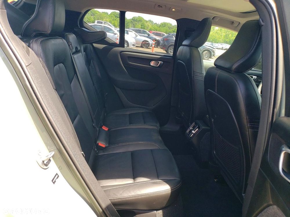 Volvo XC 40 - 22
