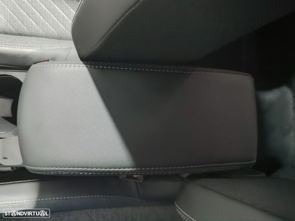 Peugeot 2008 1.2 Hybrid Allure e-DCS6 - 32
