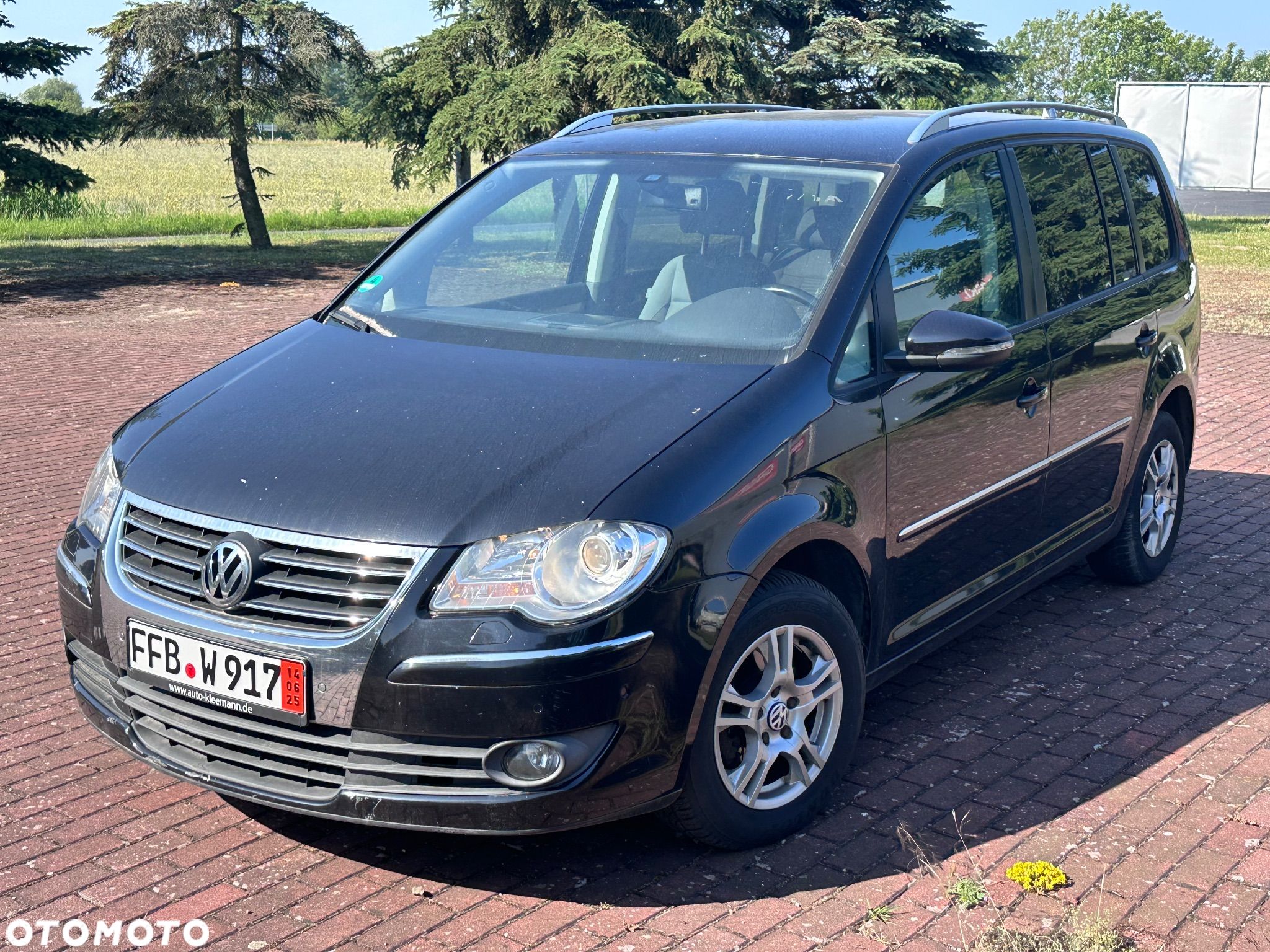 Volkswagen Touran - 1