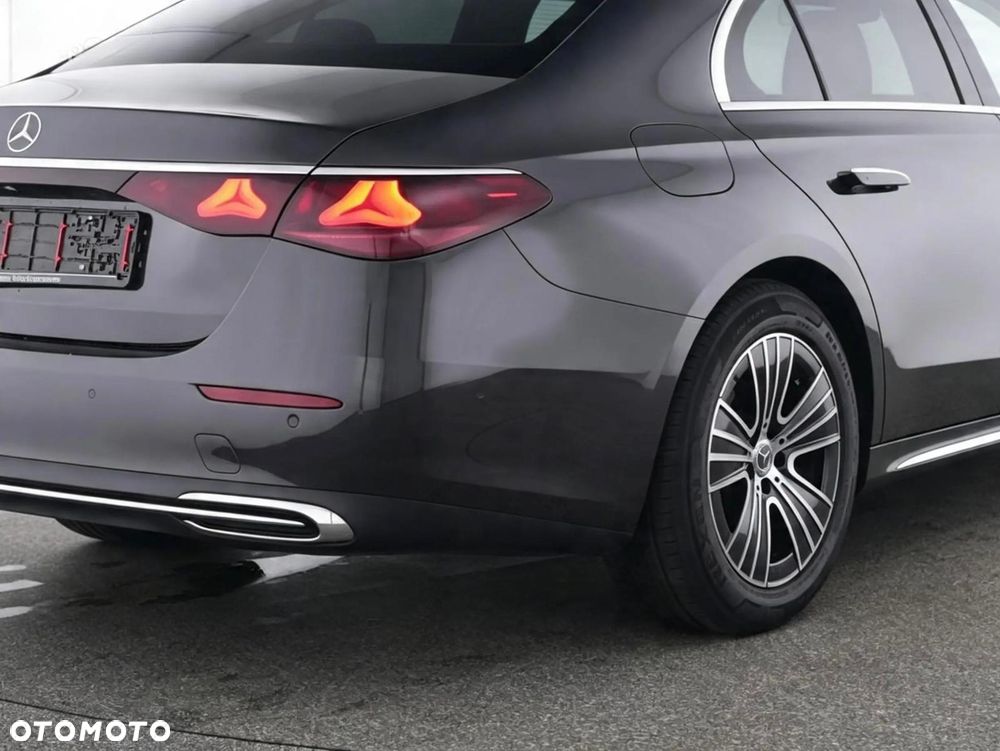 Mercedes-Benz Klasa E 220 d mHEV 4-Matic Exclusive 9G-Tronic - 4