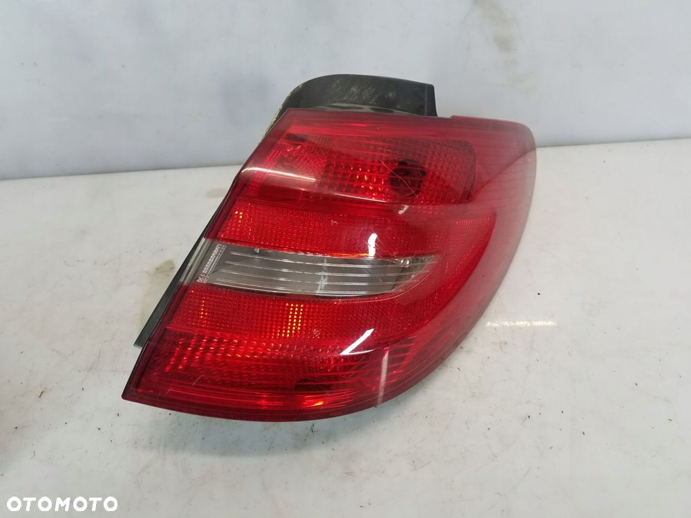 lampa tył mercedes-benz b-klasa w246 - 2