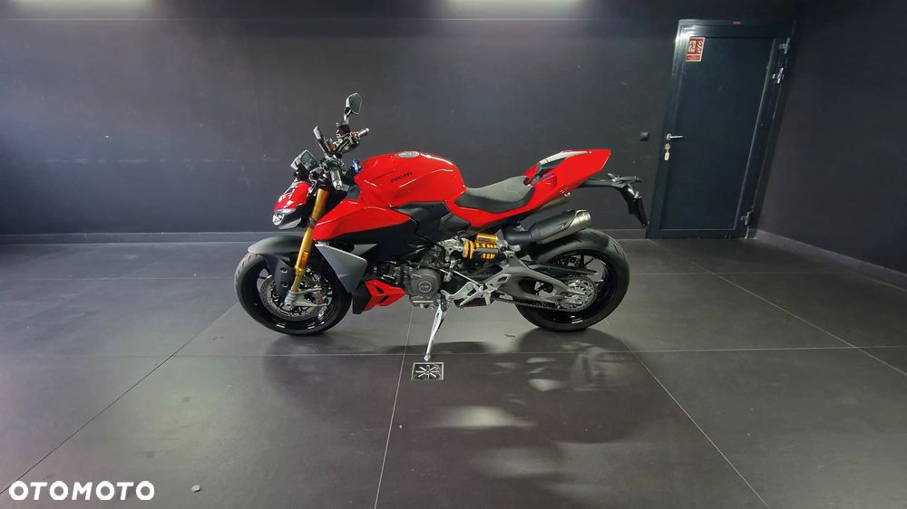 Ducati Streetfighter V2 - 6