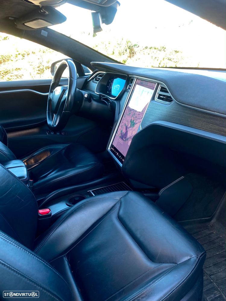 Tesla Model S - 8