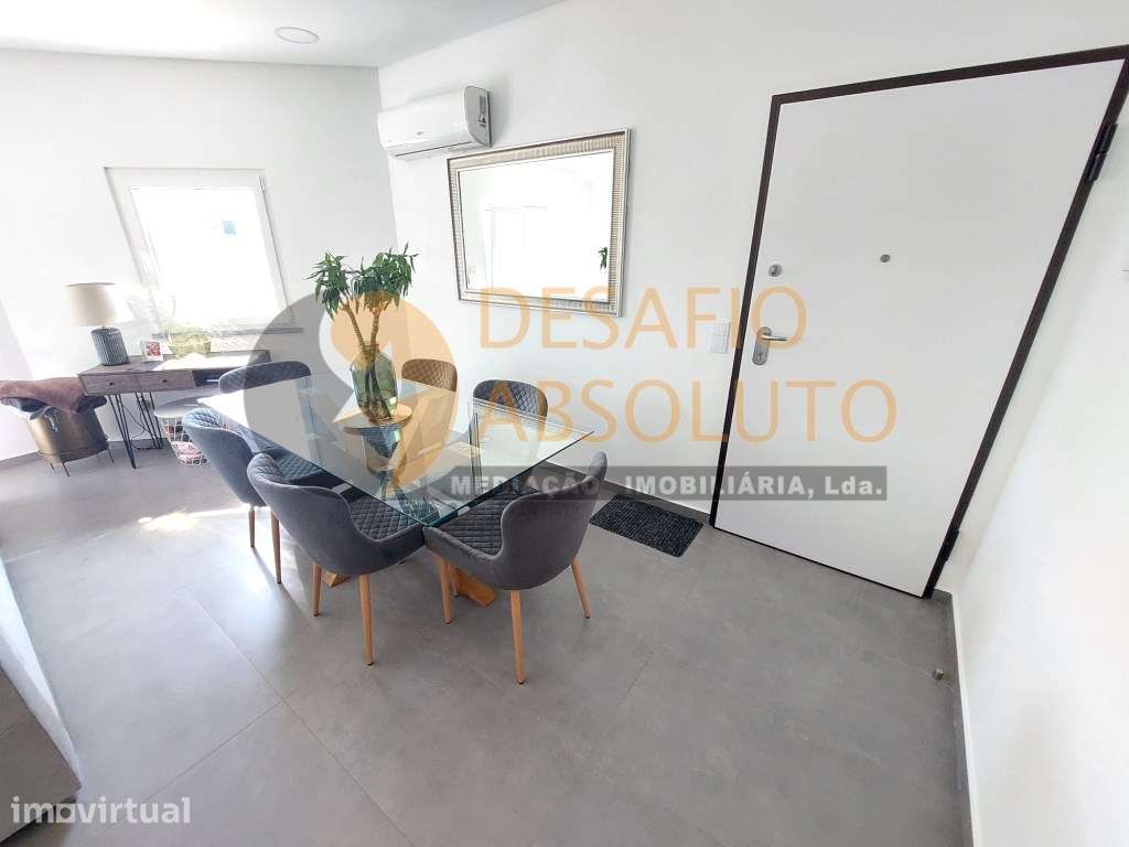 Moradia Geminada Triplex T3 c/ Garagem - Quinta do Conde - Grande imagem: 2/41
