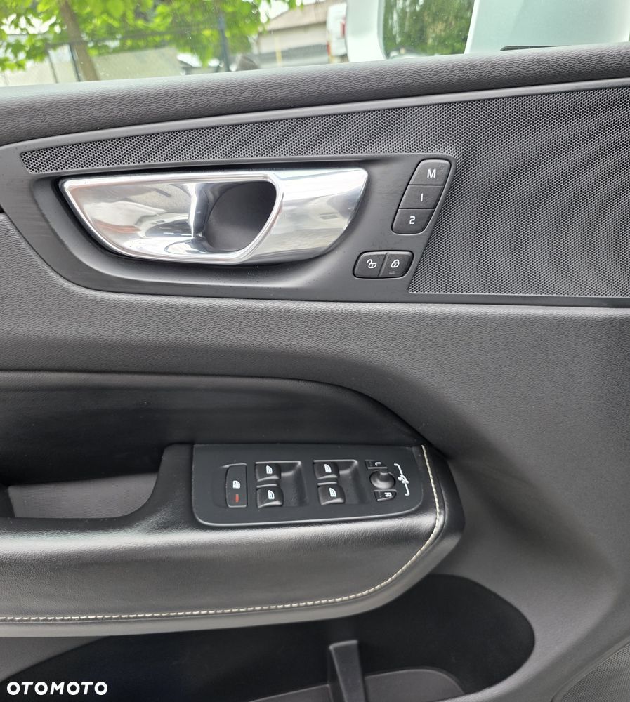 Volvo XC 60 D4 AWD Geartronic RDesign - 37