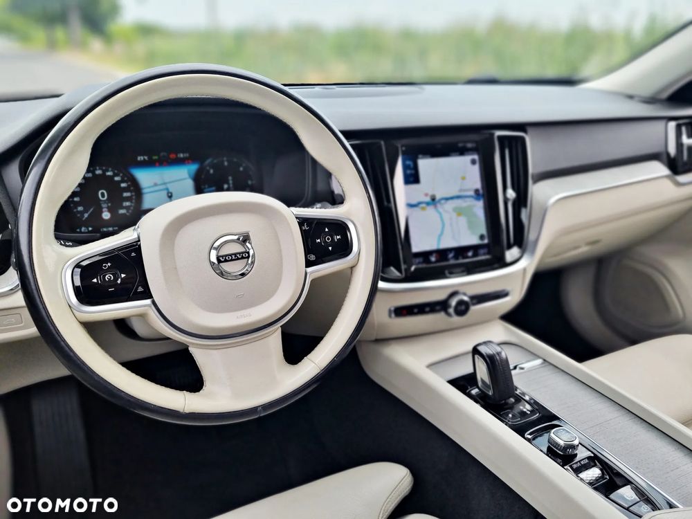 Volvo V60 Cross Country B4 D AWD Geartronic Pro - 19