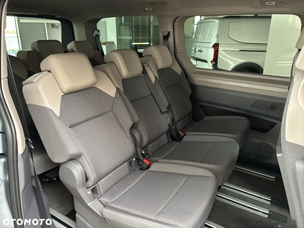 Volkswagen Multivan - 12