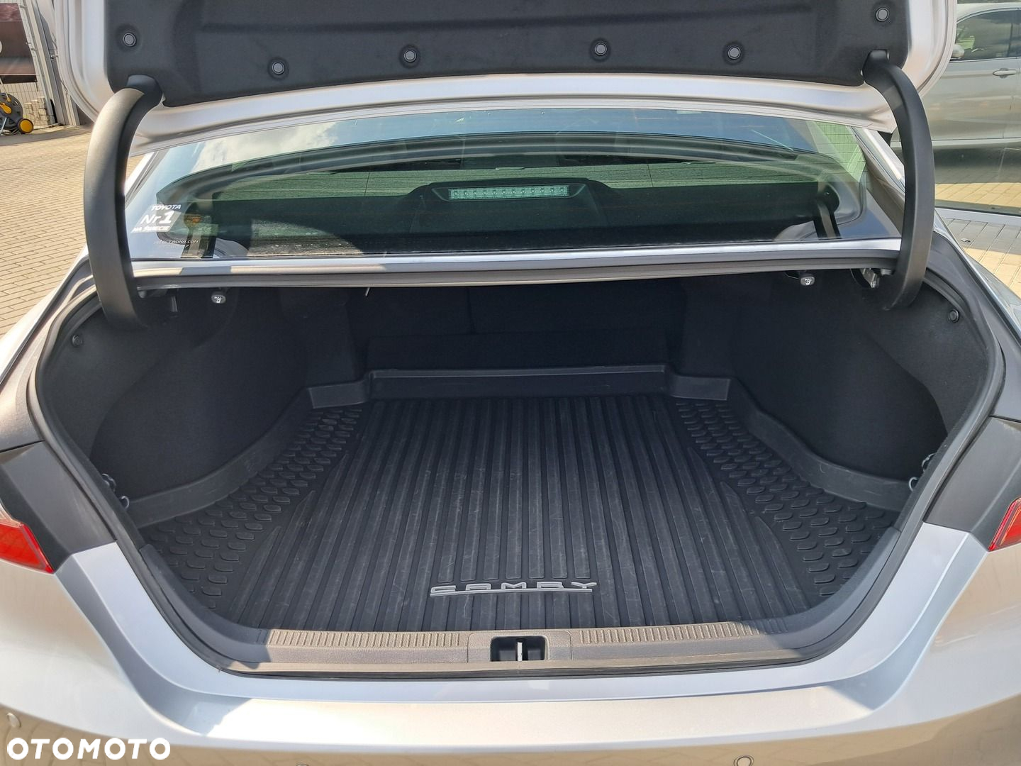 Toyota Camry 2.5 Hybrid Executive CVT - 16