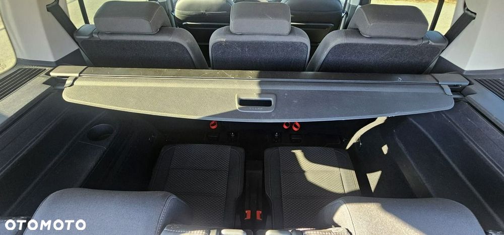 Volkswagen Touran - 23