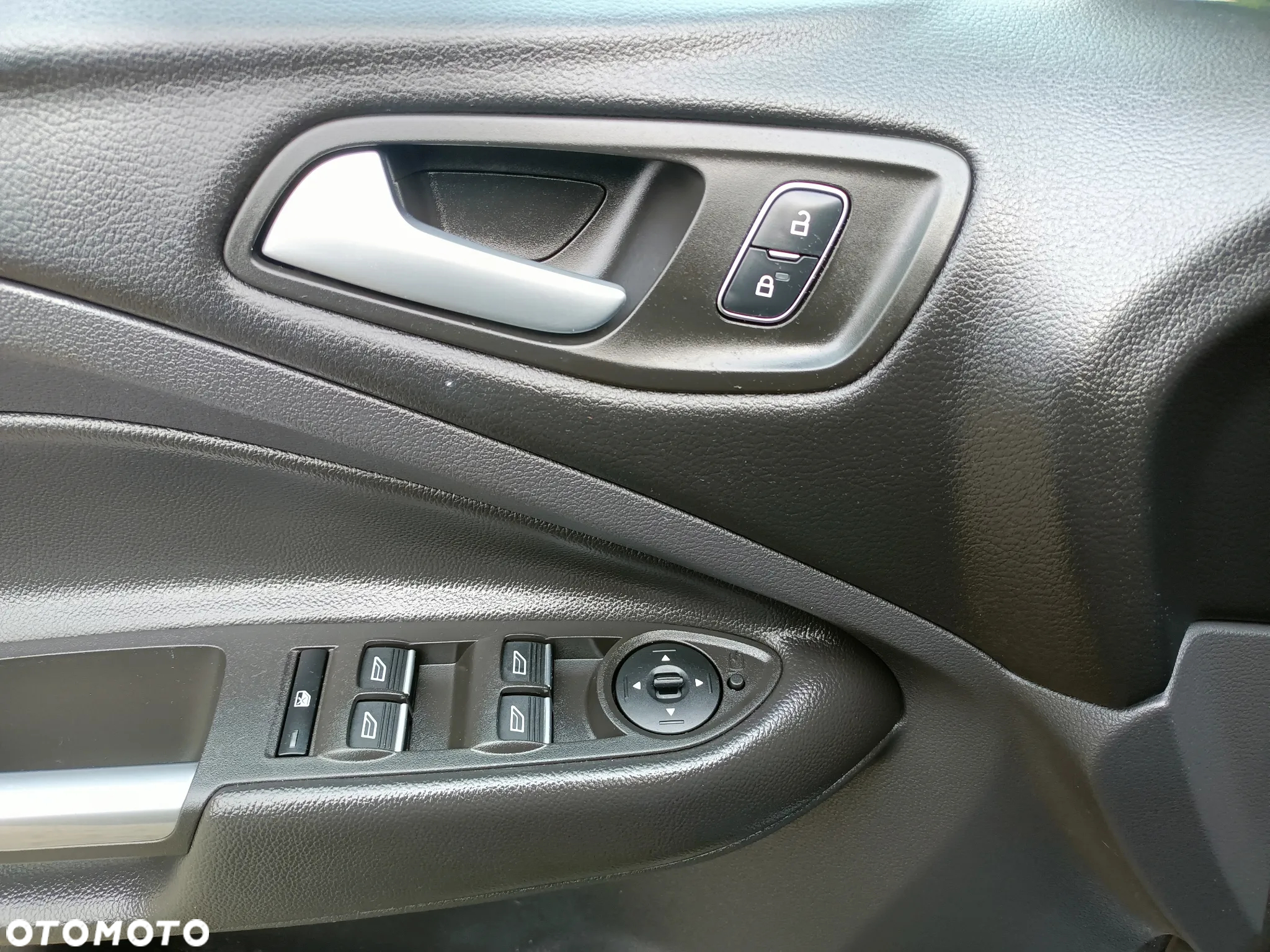 Ford Kuga - 11