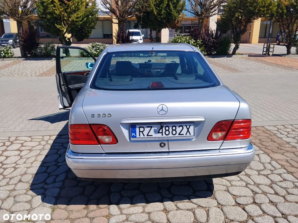 Mercedes-Benz Klasa E - 20