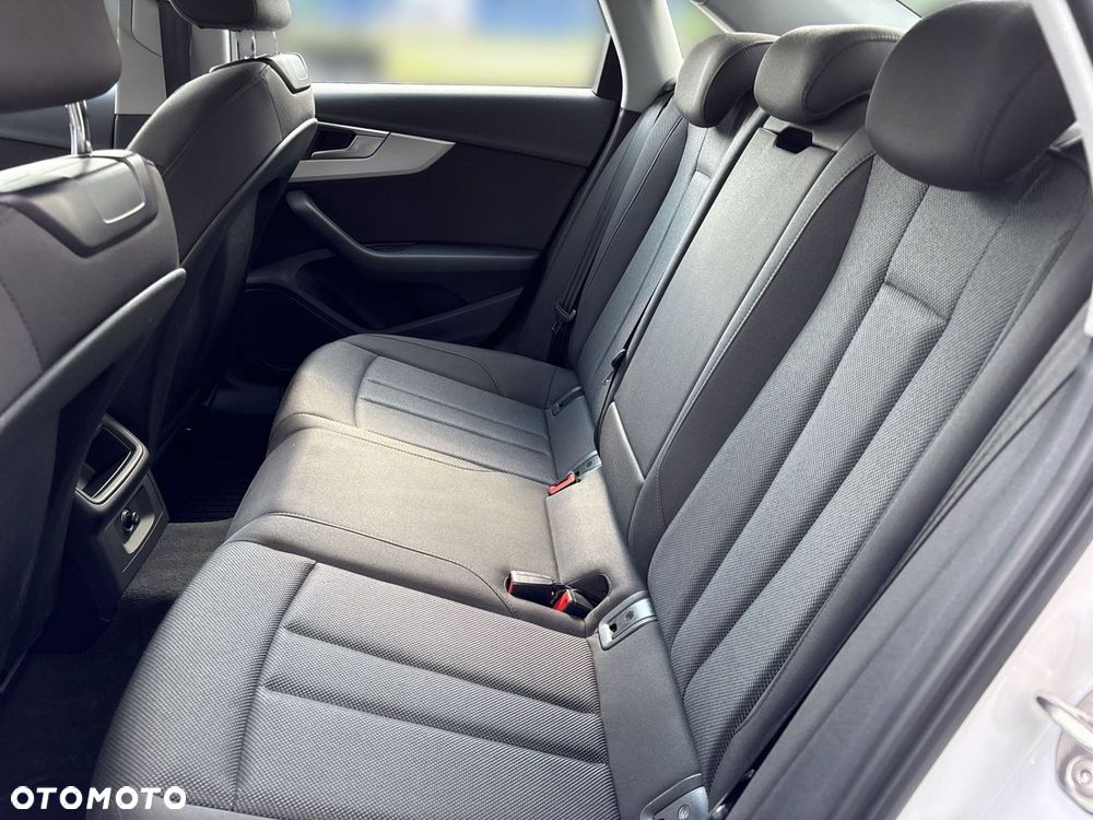Audi A4 Limousine 35 TFSI mHEV Advanced S tronic - 16