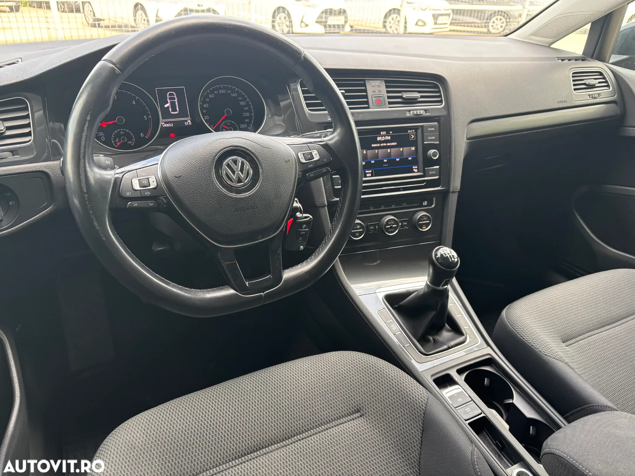 Volkswagen Golf 1.6 TDI Trendline - 5