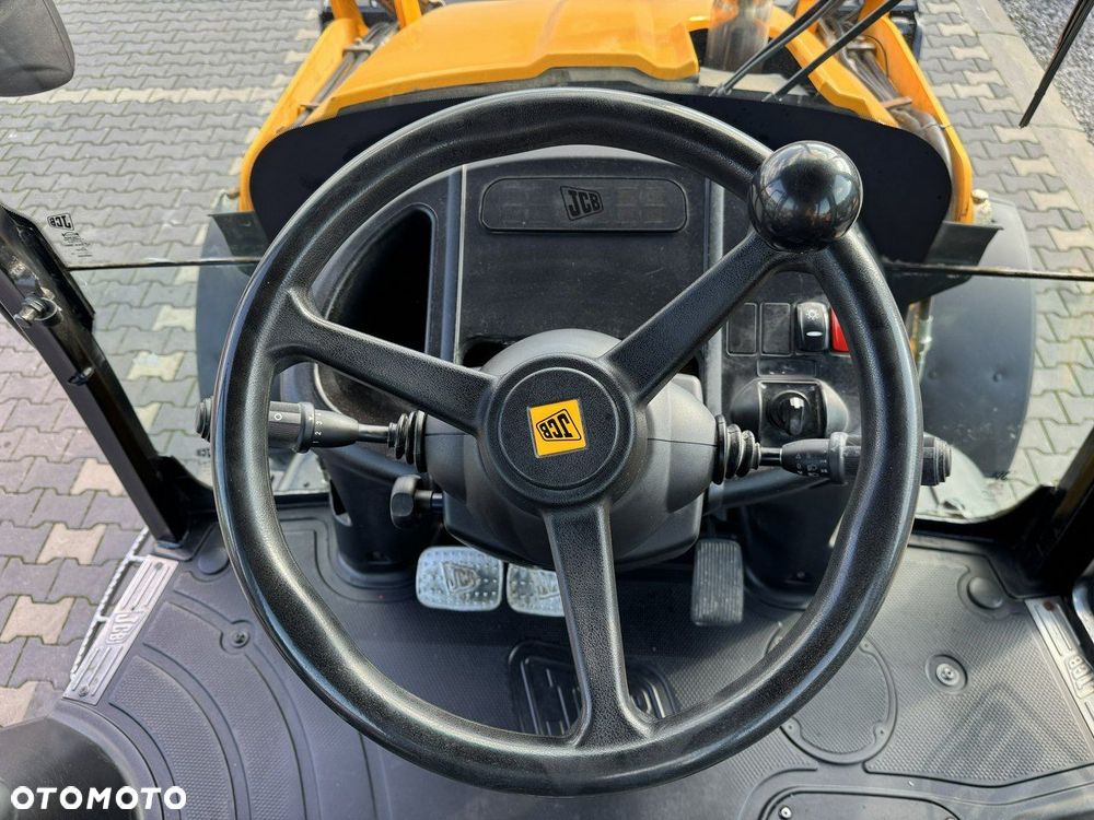 JCB 3CX - 28