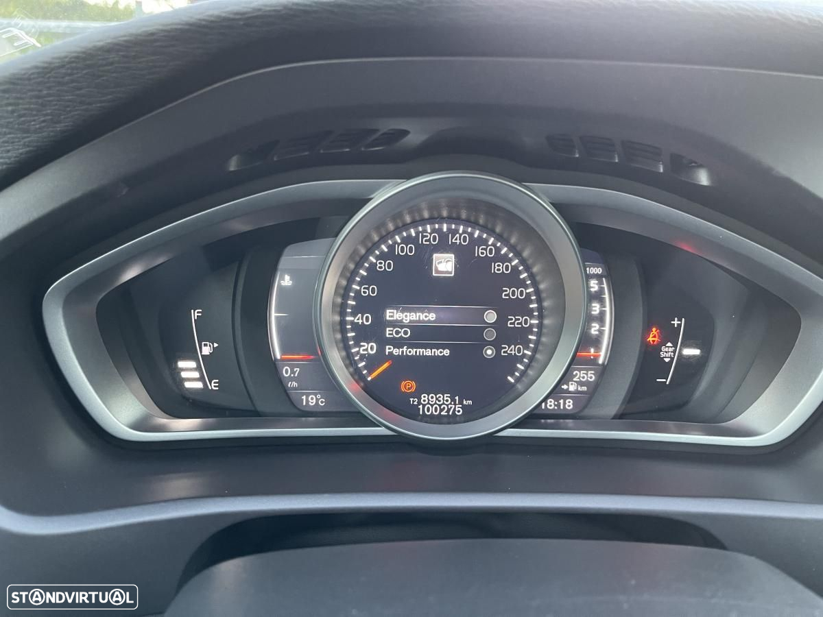 Volvo V40 2.0 D2 Momentum Eco - 13