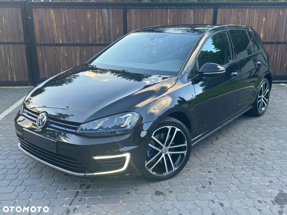 Volkswagen Golf - 2