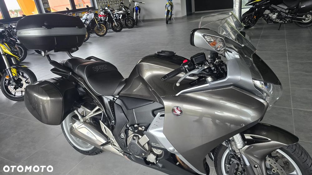Honda VFR - 38