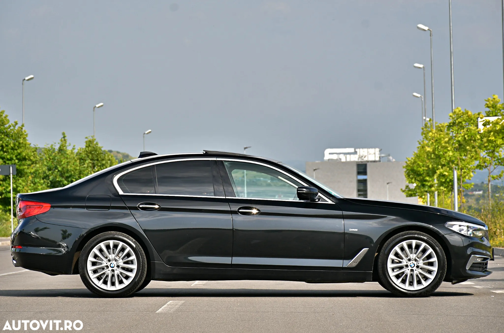 BMW Seria 5 520d Aut. Luxury Line - 7