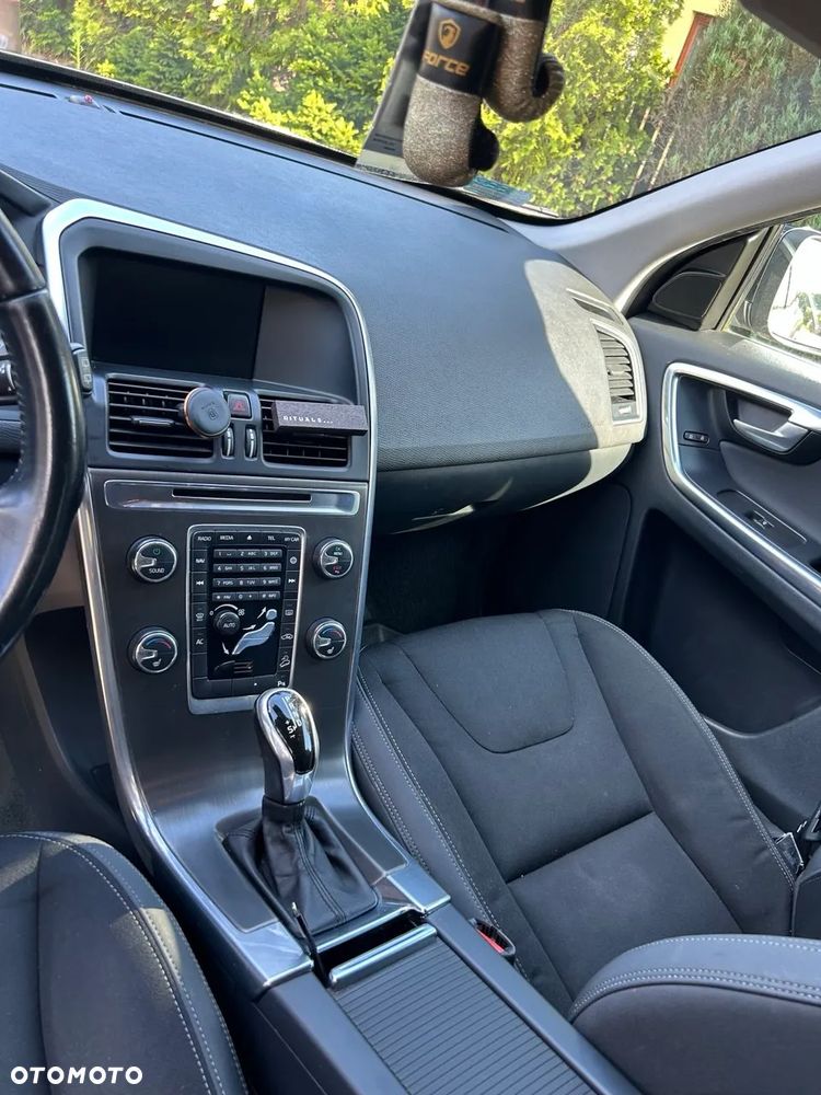 Volvo XC 60 D4 AWD Momentum - 8