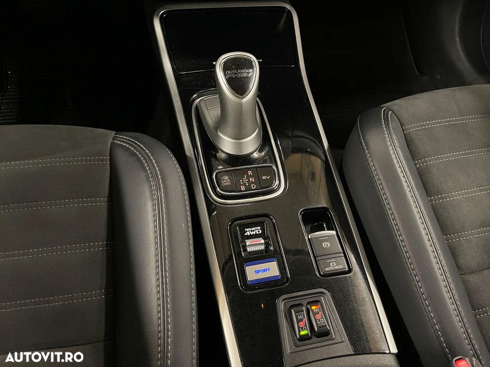 Mitsubishi Outlander 2.4 4WD - 18