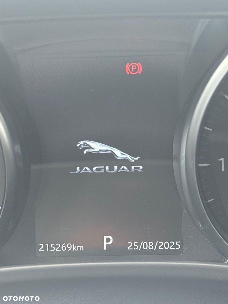 Jaguar XE 2.0 D Prestige - 13